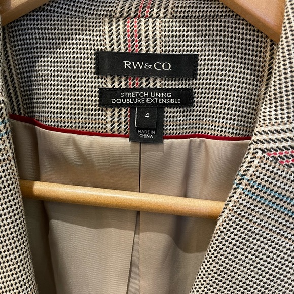 RW&Co. Blazer. Size 4. - Picture 3 of 4